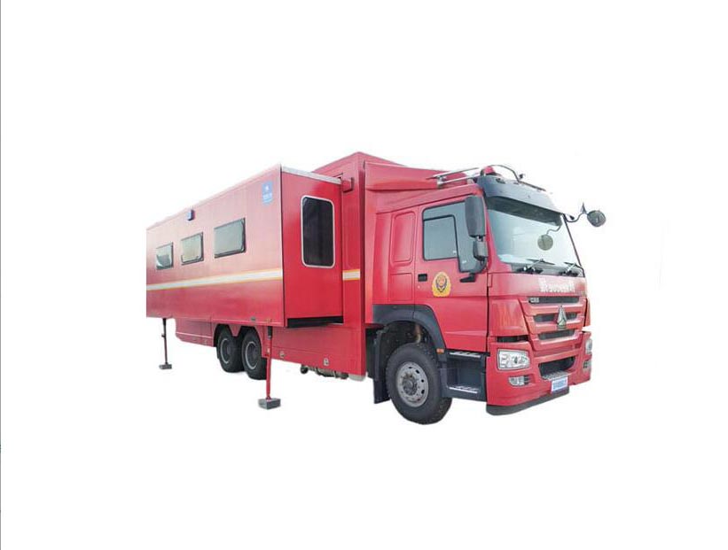 程力泡沫空氣消防車人道化設(shè)想一當(dāng)俱全