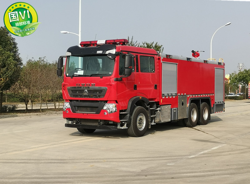 既能夠從水流處間接吸水鄉(xiāng)鎮(zhèn)小型消防車