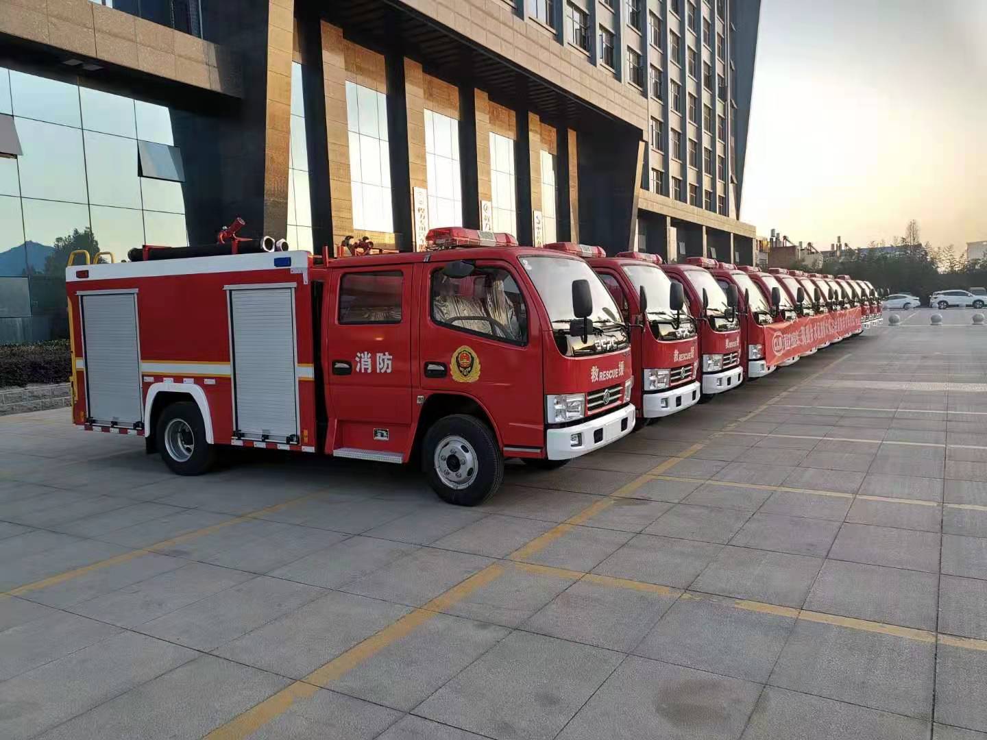 五十鈴水罐消防車產(chǎn)物次要手藝材料引水安拆采納電磁繼電器節(jié)制電源車ups