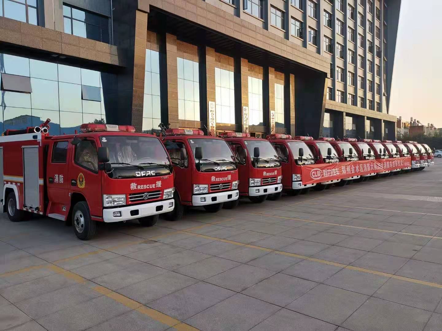水罐泡沫消防車市電輸入次要為駐車空調(diào)或車內(nèi)設(shè)備供電8